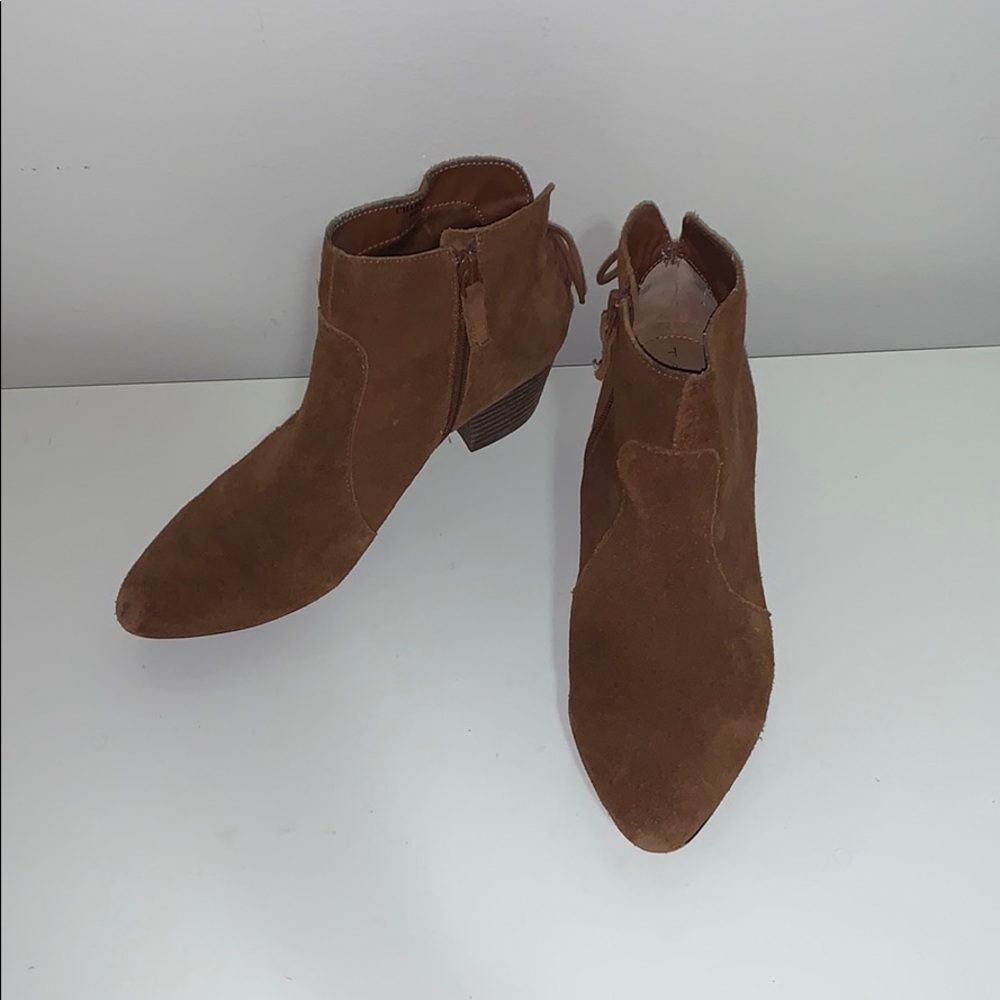 TAHARI Charles Suede Bootie- Size 8